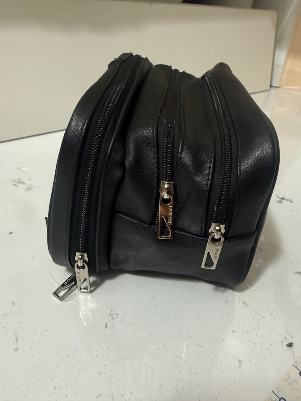 Large La Vie Vert brand cosmetic organizer Leather Travel Dopp Kit Toiletry Bag